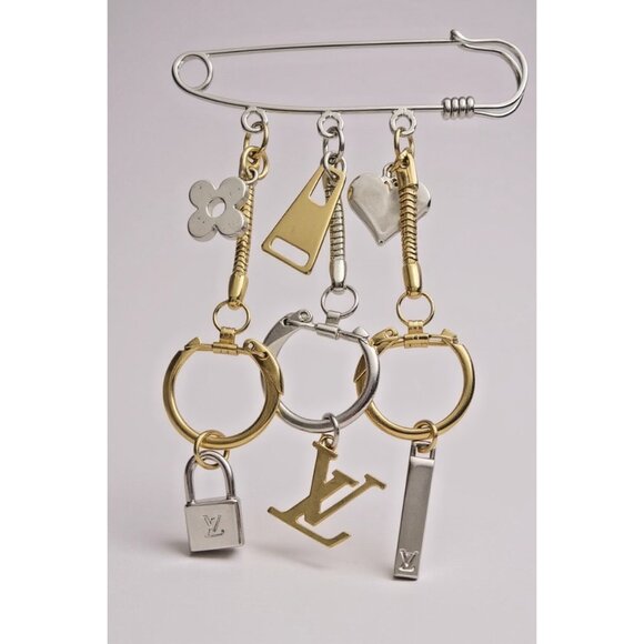 LOUIS VUITTON Charm Safety Pin Brooch Silver Jewelry Bag Charms LV Gold Logo - Picture 3 of 7